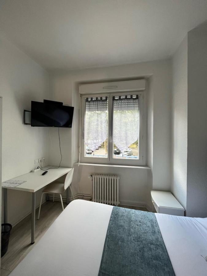 Agena Hotel Brest Bagian luar foto