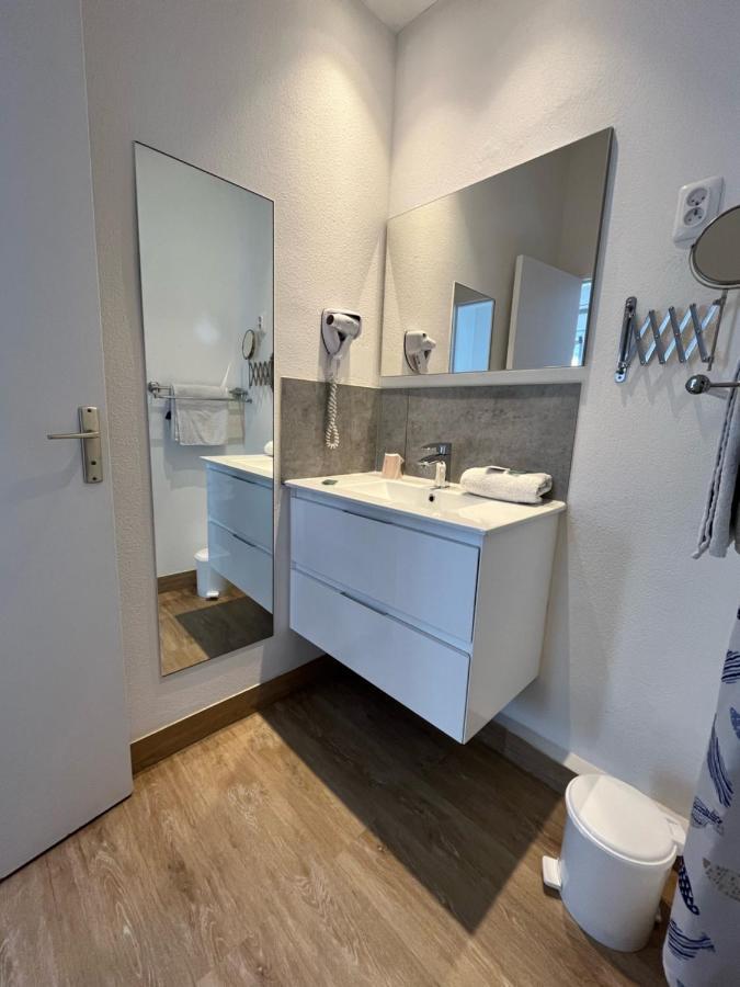 Agena Hotel Brest Bagian luar foto