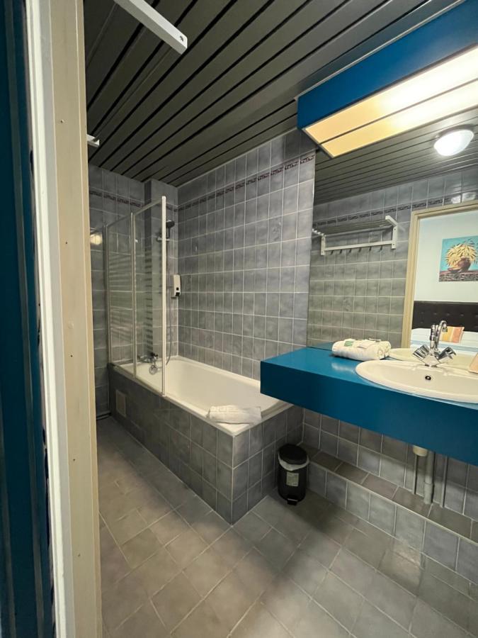 Agena Hotel Brest Bagian luar foto