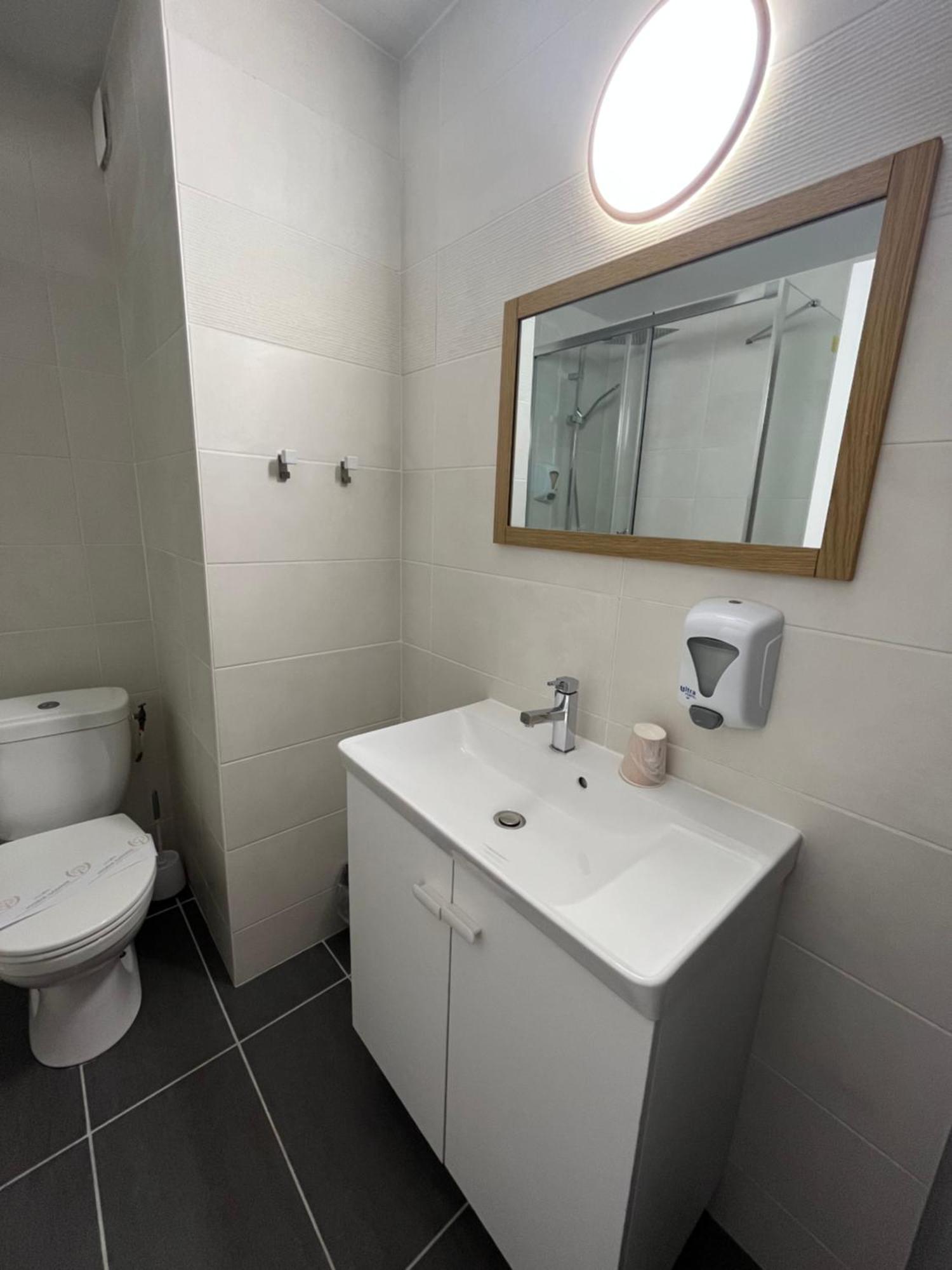 Agena Hotel Brest Bagian luar foto