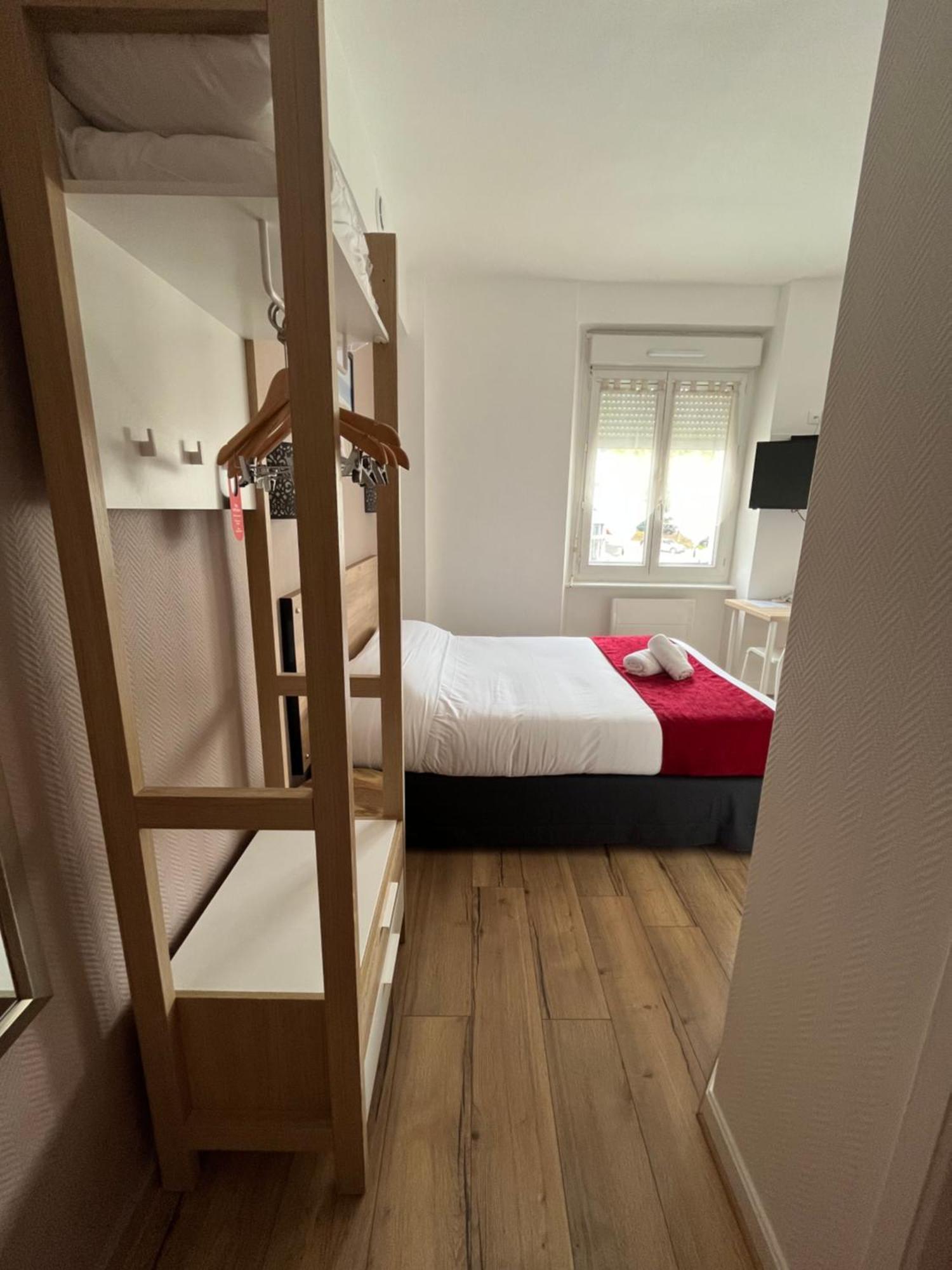 Agena Hotel Brest Bagian luar foto