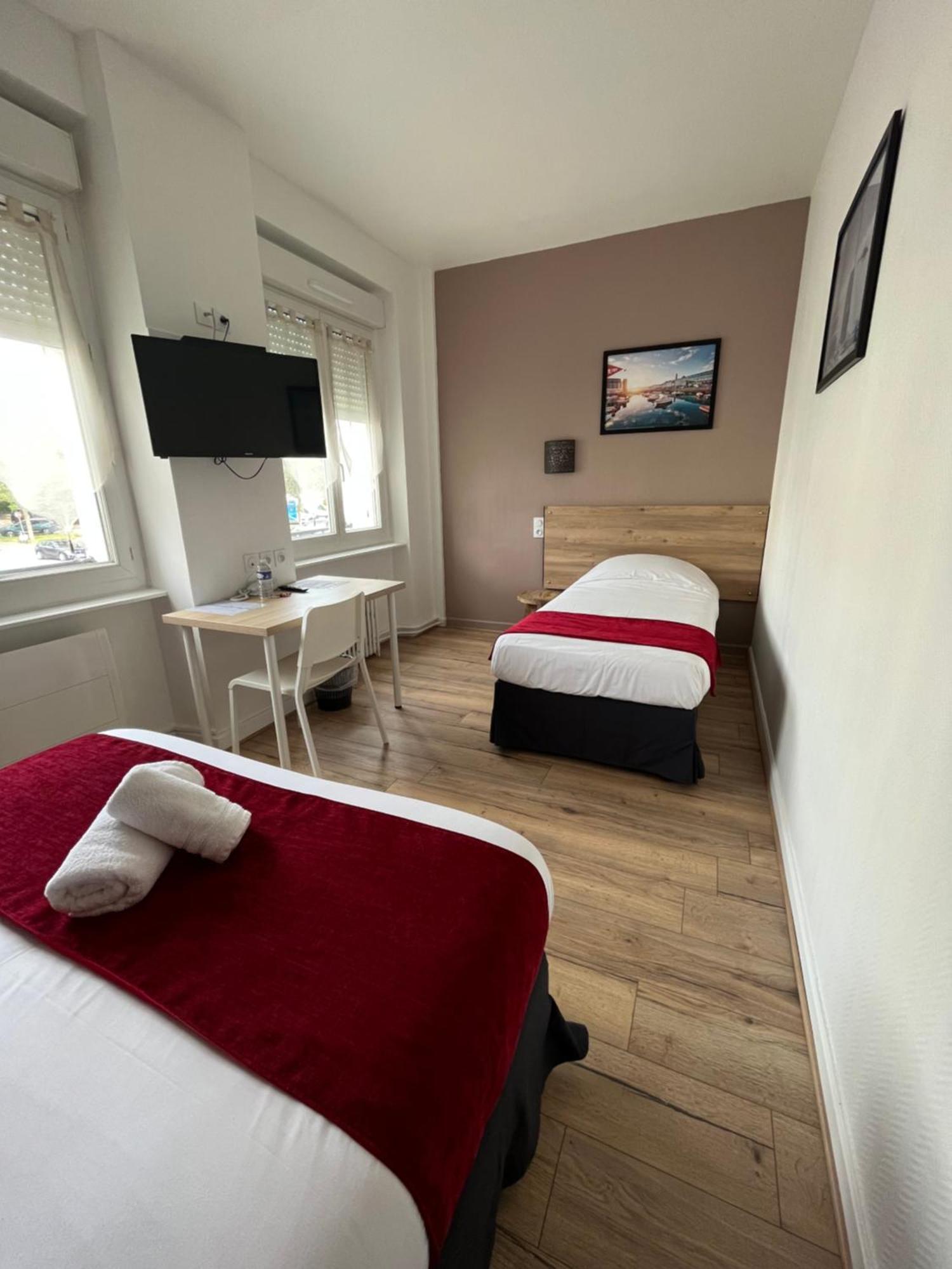 Agena Hotel Brest Bagian luar foto