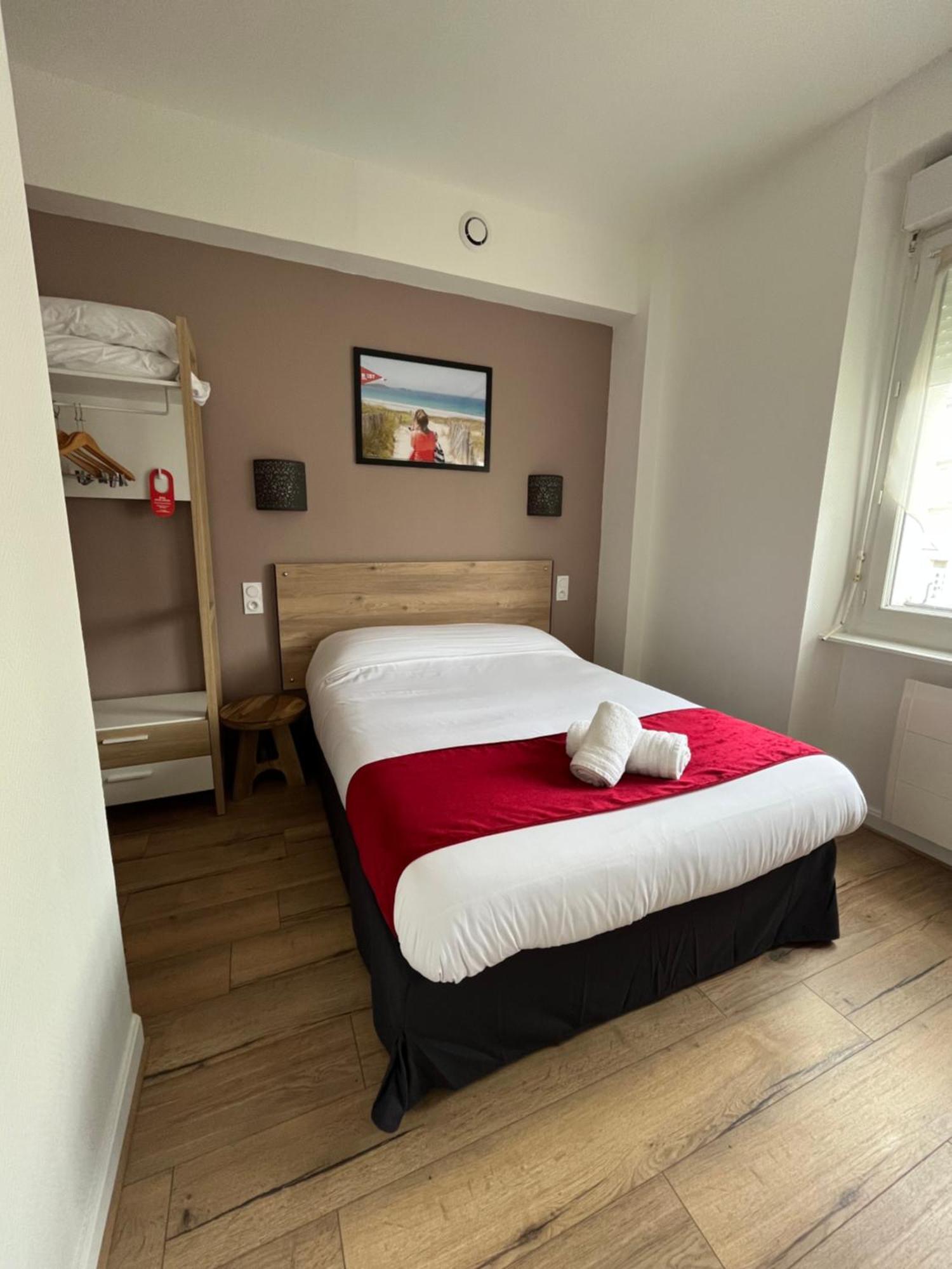 Agena Hotel Brest Bagian luar foto