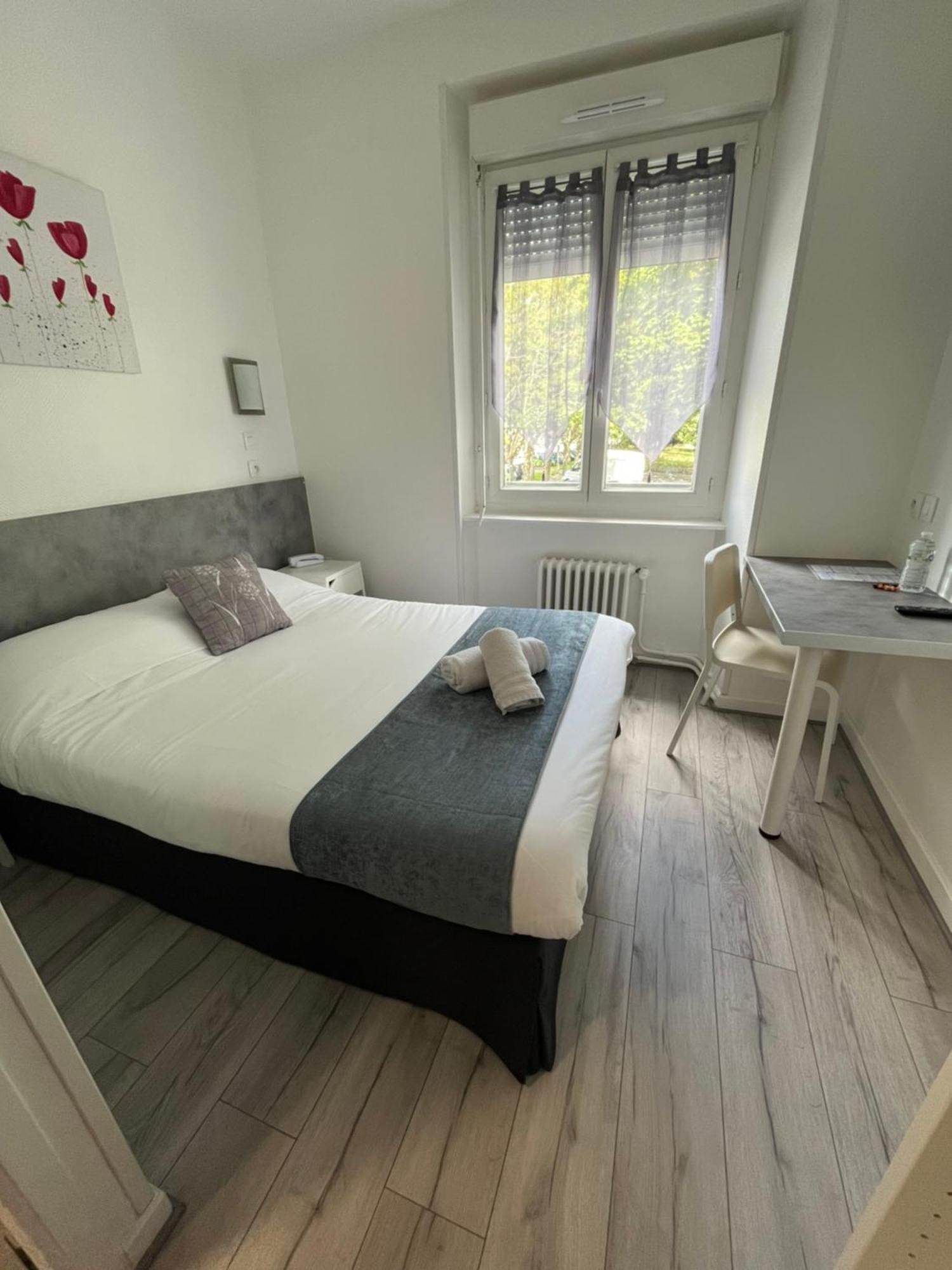 Agena Hotel Brest Bagian luar foto