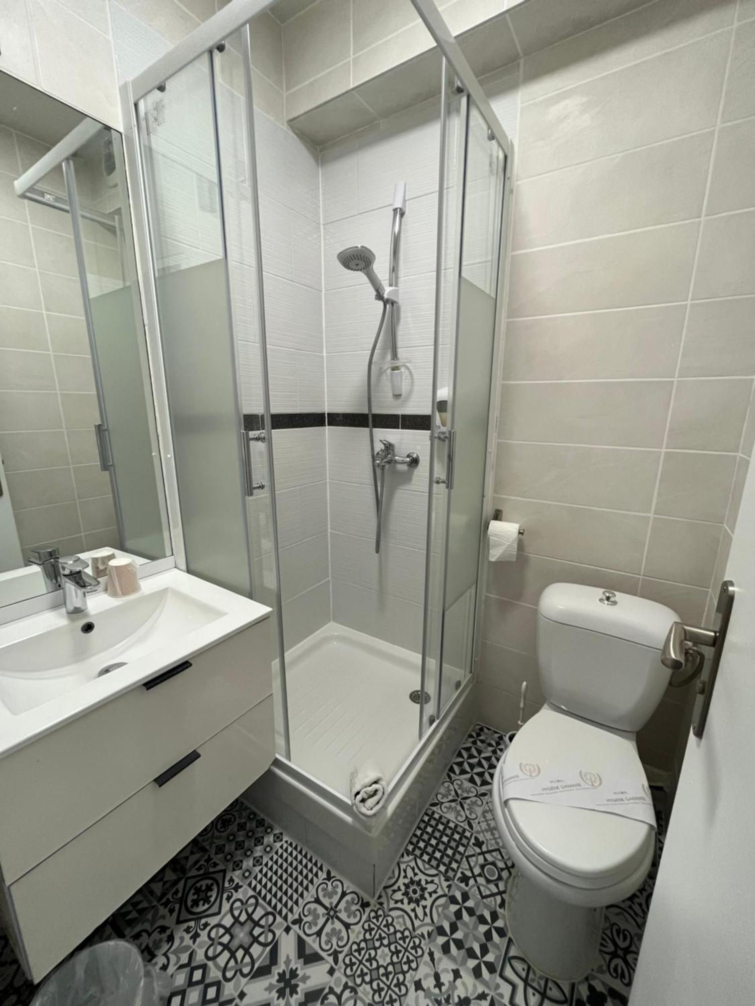 Agena Hotel Brest Bagian luar foto