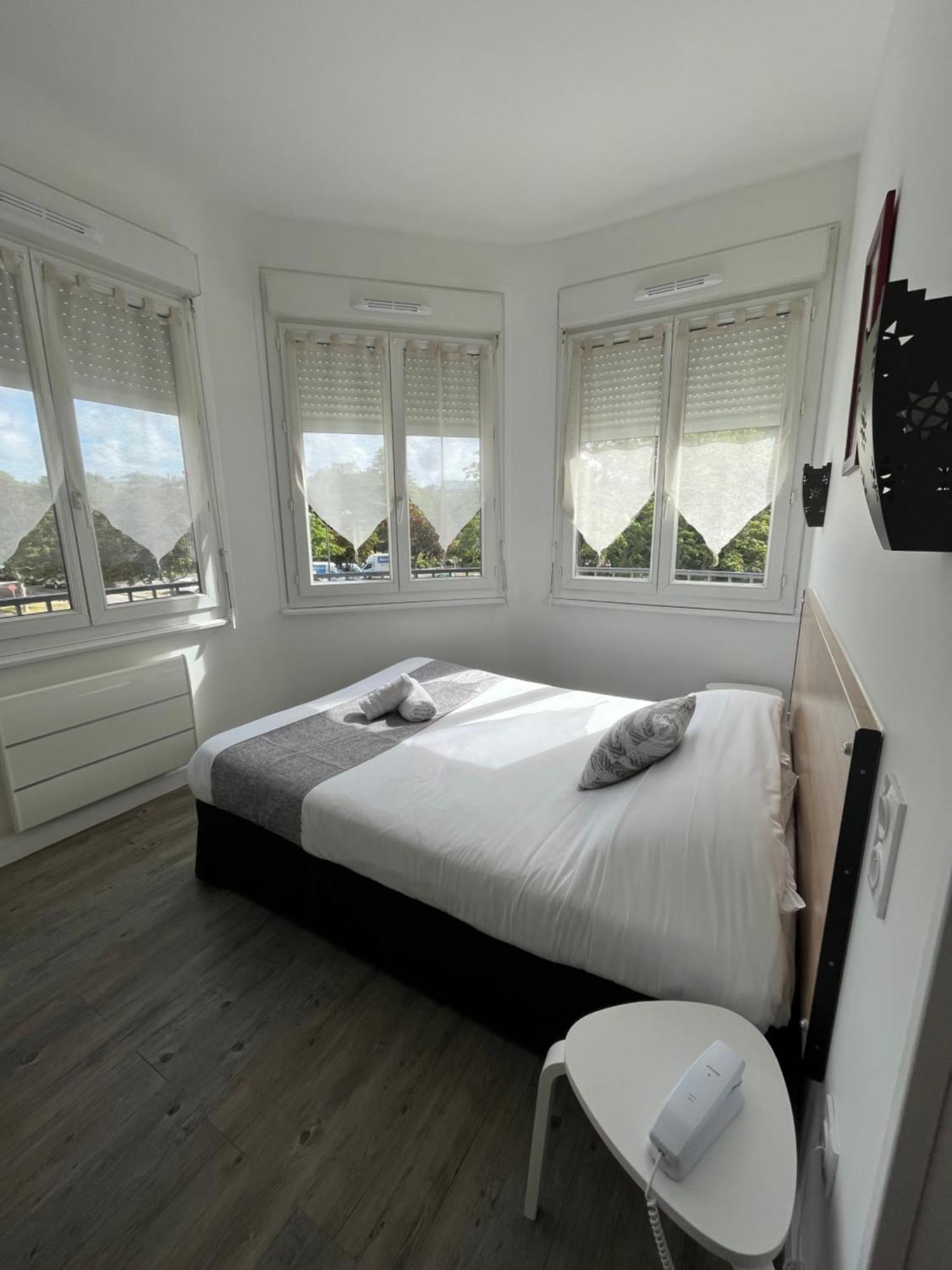 Agena Hotel Brest Bagian luar foto