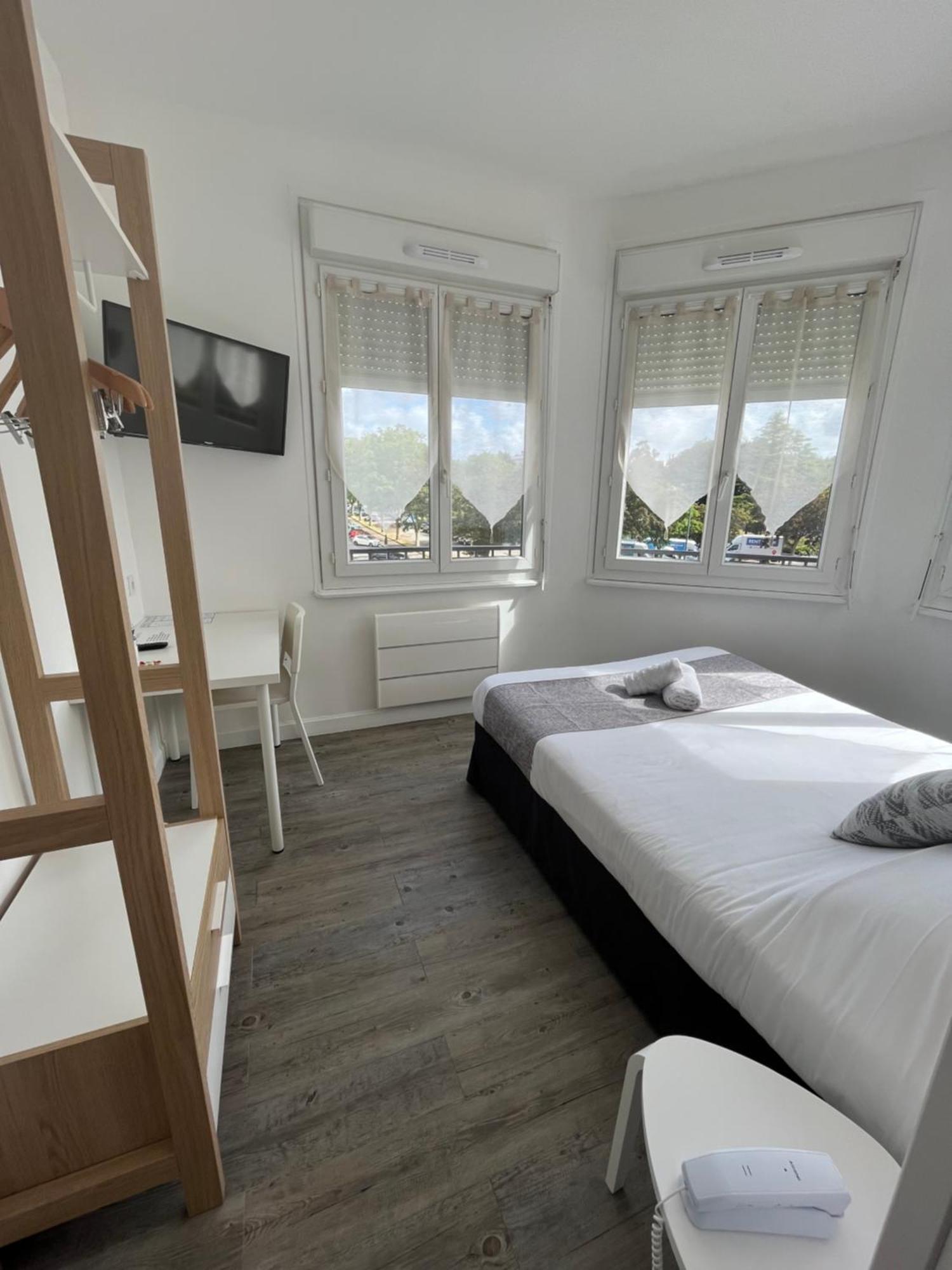 Agena Hotel Brest Bagian luar foto